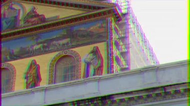 Aksaklık etkisi. Girişteki freskler. Surların dışındaki St. Paul Bazilikası. Roma, Italya. Video