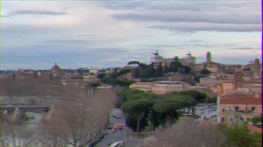 Aksaklık etkisi. Tiber Embankment. Orange Garden 'dan manzara. Roma, Italya. Video. UltraHD (4k)