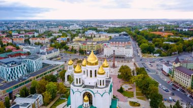 Rusya, Kaliningrad - 22 Eylül 2018: Zafer Meydanı ve Drone gelen İsa Mesih'in Katedrali 