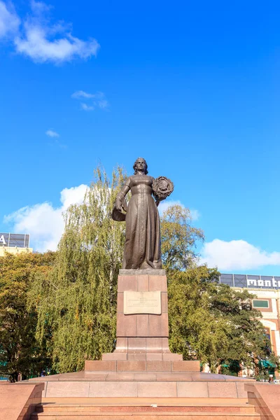 Russia, Kaliningrad - 25 settembre 2018: Il monumento "Madre R — Foto Stock