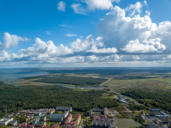 Ryssland, Zelenogradsk. Kuriska näset (Kurshskaya kosa), Östersjön. Kuriska Bay (Kurshskay Bay). Flygfotografering — Stockfoto