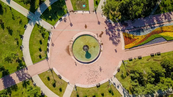 Russia, Irkutsk. Square named after Kirov. Fountain, From Dron — Stock Photo, Image