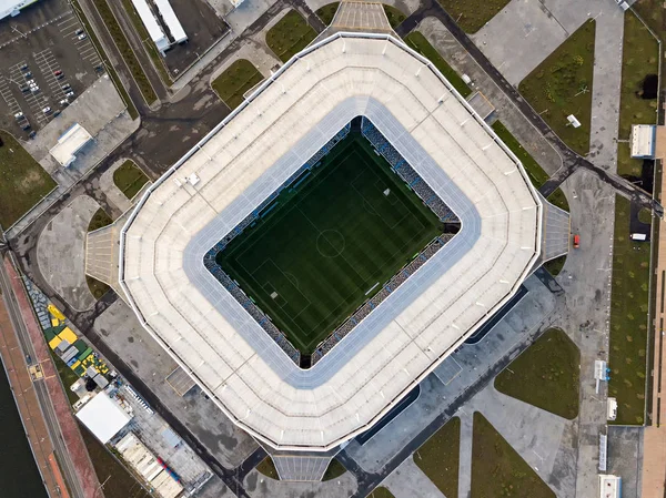 Rusia, Kaliningrado - 24 de septiembre de 2018: Puesta del sol. Vista aérea del estadio "Kaliningrado" - estadio de fútbol en Kaliningrado, construido en 2018 específicamente para los partidos de la Copa Mundial de la FIFA 2018 — Foto de Stock