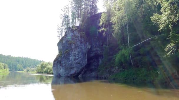 Glitch Effekt Floden Serga Rock Drickare Häst Urals Ryssland Video — Stockvideo