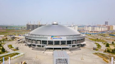 Rusya, Krasnoyarsk - 23 Temmuz 2018: Spor tesisi. Arena-Kuzey (Arena çok fonksiyonlu kompleks Sever), Dron üzerinden 