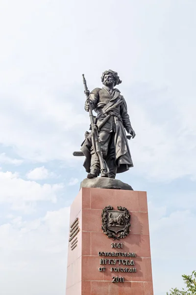 Ryssland, Irkutsk - 25 juli 2018: Monument till grundarna av Irk — Stockfoto