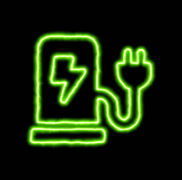 Зеленый неоновый символ зарядки станции — стоковое фото