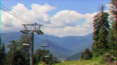 Aksaklık etkisi. Chairlift. Timelapse. Plateau Laura, Sochi, Rusya. Video. UltraHD (4k)