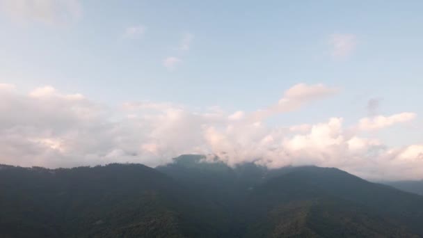 Efecto Fallo Técnico Nubes Las Montañas Puesta Sol Time Lapse — Vídeos de Stock