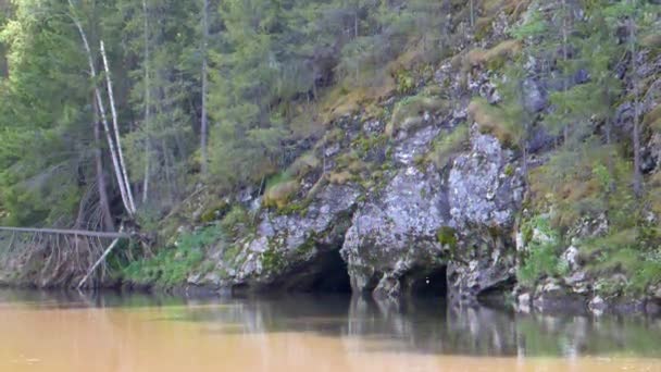 Glitch Hatása Grotto Parton Folyó Serga Urals Oroszország Videóinak Ultrahd — Stock videók