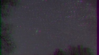 Aksaklık etkisi. Kışın yıldızlı gökyüzü. Video. Ultrahd (4k))