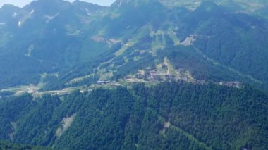 Aksaklık etkisi. Rosa Khutor Yaylası. Soçi, Rusya. Video. Ultrahd (4k))