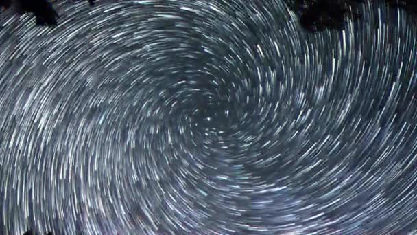 Effet scintillant. Des étoiles comme des météores en spirale. Temps écoulé. Vidéo. UltraHD (4K )