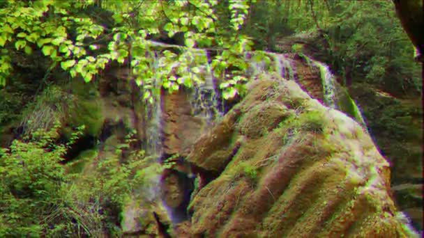 Glitch Effect Waterval Zilveren Stroom Onder Krim Mountains Video Ultrahd — Stockvideo