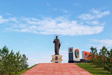 Prokopyevsk, Rusya - 14 Ağustos 2018: St. Procopiu heykeli