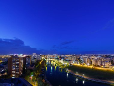 Kaliningrad akşam ışıklar. Nehir Pregolya, Fi çıkabilir