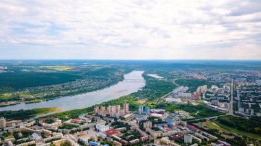 Kuşbakışı şehir panoraması. Kemerovo, Rusya, Dron 