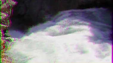 Aksaklık etkisi. Su akışı. Tacikistan. Iskanderdarya. Video