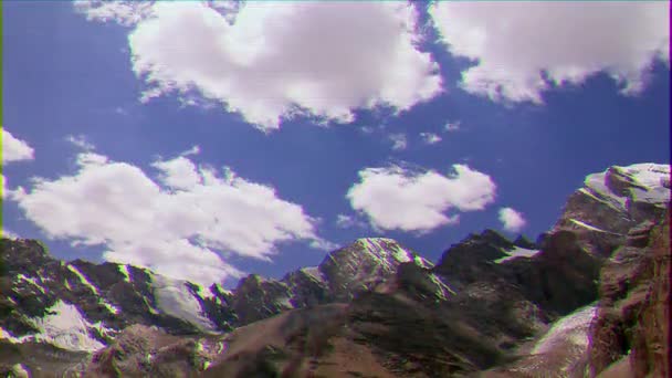 Glitch Effekt Die Sonne Hinter Den Wolken Den Bergen Pamir — Stockvideo