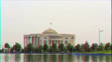 Aksaklık etkisi. Palais des Milletler (Kohi Millat). Günbatımı. Zaman Atlamalı. 15 Ağustos 2014, Duşanbe, Tacikistan. Video. Ultrahd (4k))