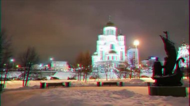 Aksaklık etkisi. Onuruna Kan Kilisesi ve Rus ortodoks aziz Peter ve Fevronia Murom için anıt. Yekaterinburg, Rusya - 17 Ocak 2015. Video. Ultrahd (4k))