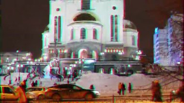 Aksaklık etkisi. Kan Kilisesi. Gece. Yekaterinburg, Rusya - 17 Ocak 2015: Rusya'nın en büyük Ortodoks kiliselerinden biri. Tapınak 2000-2003 yılında inşa edilmiştir. Video. Ultrahd (4k))