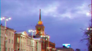 Aksaklık etkisi. Şehrin yönetimi. Yekaterinburg, Rusya - 17 Ocak 2015: Stalin İmparatorluğu tarzı Belediye Binası Xix yüzyılın binasından yeniden inşa edildi. Video. Ultrahd (4k))