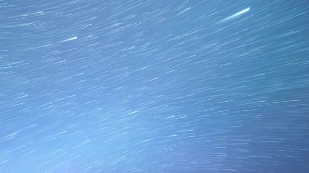 毛刺效果 星星的痕迹以消逝的痕迹的形式出现 超高清 — 图库视频影像
