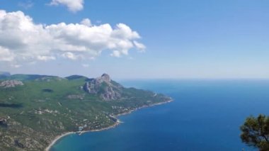 Aksaklık etkisi. Güney Kırım, Laspi Körfezi. Panorama. Video. Ultrahd (4k))