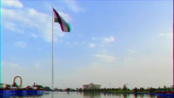 毛刺效果 2014年8月15日 万国宫和旗杆 世界上最高的旗杆 塔吉克斯坦杜尚贝时移 超高清 — 图库视频影像