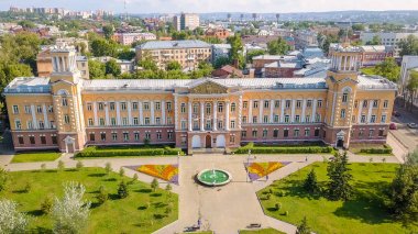 Rusya, Irkutsk - 26 Temmuz 2018: Bina Vostsibugol ticaret ve sanayi şirketi. Ikhvinsky meydanından Dron 