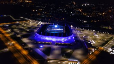 Rusya, Kaliningrad - 20 Eylül 2018: Hava gece görünümü stadyum Kaliningrad - futbol stadyumu Kaliningrad, 2018 yılında 2018 Dünya Kupası, üzerinden dron maçları için inşa 