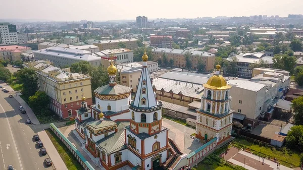 Rusia, Irkutsk. Catedral de la Epifanía. Templo ortodoxo templo católico, Desde Dron —  Fotos de Stock