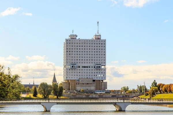 Russie, Kaliningrad. La partie centrale de la ville de Kaliningrad, le bâtiment inachevé Maison des Soviets dans la ville du constructivisme de l'URSS fois — Photo