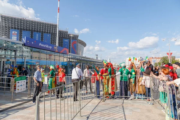 Россия, Екатеринбург - 24 июня 2018 года: фанаты Синигального натио — стоковое фото