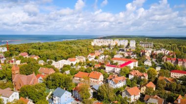 Rusya, Zelenogradsk. Curonian Spit (Kurshskaya kosa), Baltık Denizi. Curonian yuvasından dron (Kurshskay Bay), 