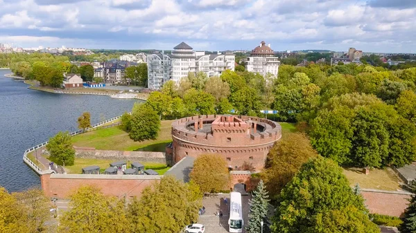 Rusia, Kaliningrado - 22 de septiembre de 2018: MUSEO REGIONAL DE AMBER DE KALININGRAD. Se encuentra en una torre fortaleza que data de mediados del siglo XIX, de Drone —  Fotos de Stock