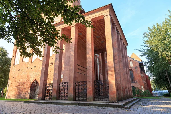 Russia, Kaliningrad. The grave of Immanuel Kant — Stock Photo, Image