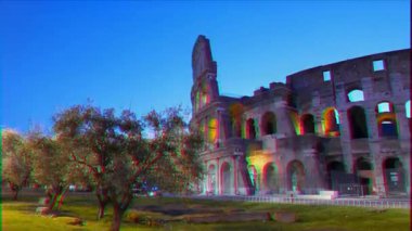 Aksaklık etkisi. Şafakta Colosseo. Roma, İtalya. Video. Ultrahd (4k))