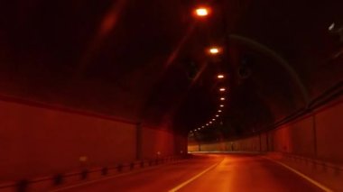 Aksaklık etkisi. Tünelden çıkın. Soçi, Rusya. Video. Ultrahd (4k))