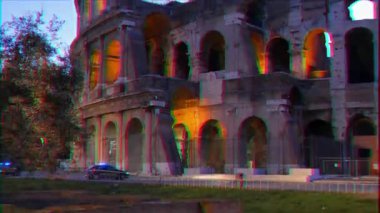 Aksaklık etkisi. Şafakta Kolezyum. Zoom. Roma, İtalya. Video
