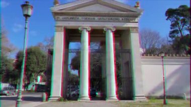 Aksaklık etkisi. Parkın kapıları. Piazzale Flaminio. Roma, İtalya. Video. Ultrahd (4k))