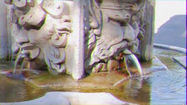 Aksaklık etkisi. Villa Borghese, Roma, İtalya'da bir heykelile çeşme içme. Video. Ultrahd (4k))
