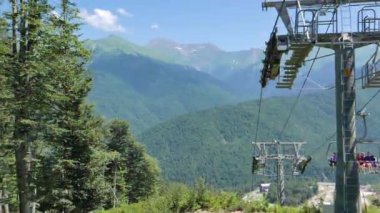 Aksaklık etkisi. Telesiyejin yükselişi. Soçi, Rusya. 4k