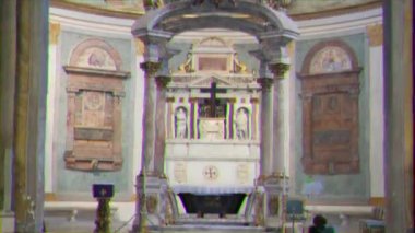 Aksaklık etkisi. Gerusalemme Bazilikası di Santa Croce içinde. Roma, İtalya. Video. Ultrahd (4k))