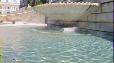 Aksaklık etkisi. Fontana della Dea di Roma, Yakınlaştırma. Roma, İtalya. Video. Ultrahd (4k))
