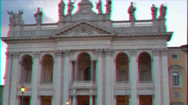 Aksaklık etkisi. Laterano'daki San Giovanni Bazilikası. Akşam. Roma, İtalya. Video. Ultrahd (4k))