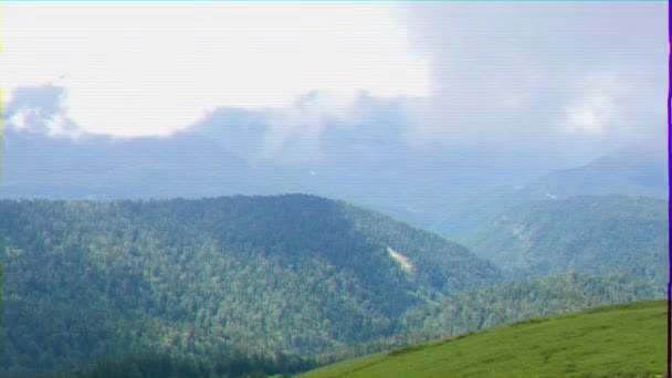 Effetto Glitch Nuvole Sulle Pendici Delle Montagne Ridge Aibga Sochi — Video Stock
