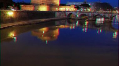 Aksaklık etkisi. Sant'Angelo, Tiber'deki Yansıma, Roma. İtalya. Video. Ultrahd (4k))