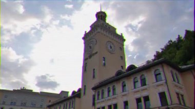 Aksaklık etkisi. Rosa Khutor Kulesi. Krasnaya Polyana, Sochi, Rusya - 21 Temmuz 2015: Mekan Kış Olimpiyat Oyunları 2014. Video. Ultrahd (4k))